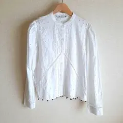ZARA カットワーク刺繍裾ビーズ付きブラウスシャツ ホワイト白　コットン綿　S