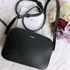 極美品☆FURLAフルラ ショルダーバッグ カメラバッグ レザー ブラックのサムネイル