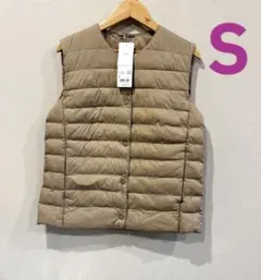 ★専用★UNIQLOパフテックコンパクトベストSサイズベージュ　ユニクロ