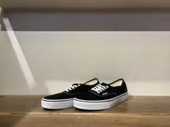 VANS AUTHENTIC ブラック ホワイト US正規品 赤箱 25.5cm - メルカリ