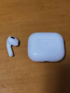 AirPods本体と充電ケース