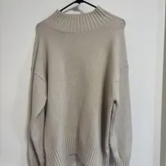 ベージュ タートルネック 長袖ニット