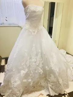 ホワイト ストラップレス ウェディングドレス