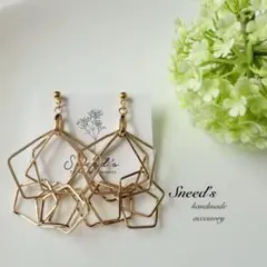 ▪ゴールド変形フープチャームピアス/イヤリング