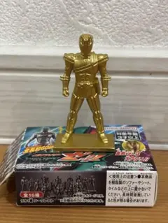 仮面ライダーゼッツ金色Ver. フィギュア　ディケイド