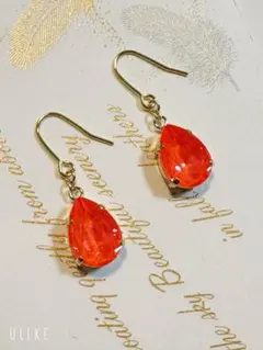 雫型エレクトリックオレンジスワロフスキーのピアス