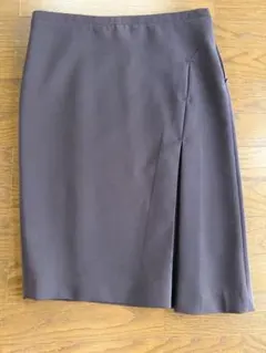 フェラガモ　ダークブラウン タイトスカート スリット入り