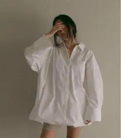 美品　バルーンシルエットシャツカラーロングトップス （F　WHITE）のサムネイル