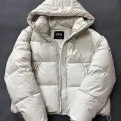 ZARA フード付き ベージュダウンジャケット　Ｌ