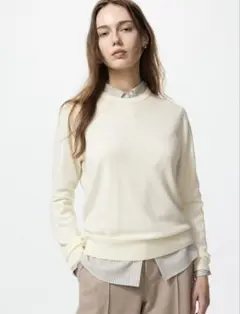 ユニクロ　UNIQLO メリノクルーネックセーター　オフホワイト