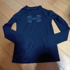 アンダーアーマー　長袖Ｔシャツ　YSM 140cm ブラック　ヒートギア