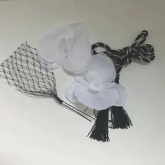 白い花飾りとネット付き　成人式　卒業式