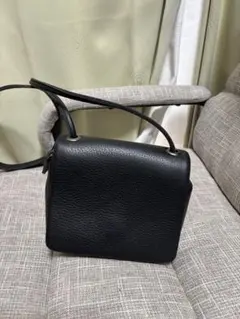 イアパピヨネ‼️黒いレザーショルダーバッグ