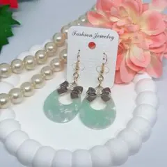 ハンドメイドピアス❤️くすみブラウンリボン×大理石風グリーンしずくピアス❤️リボン