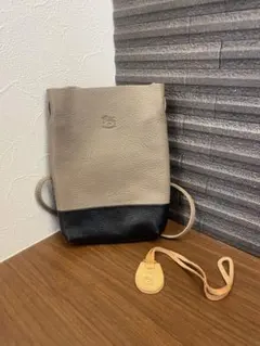 IL BISONTE レザーショルダーバッグ