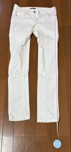 SOMETHING ホワイトデニム スリムフィット