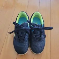 adidas　サッカー　フットサルシューズ　18.0cm