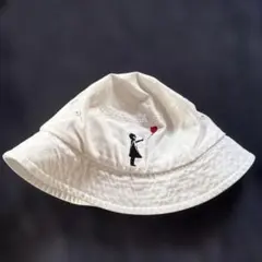 バルーンを持つ少女刺繍 バケットハット バンクシー