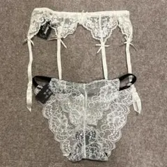 24時間以内発送。フルバックショーツとガーターベルトのセット。