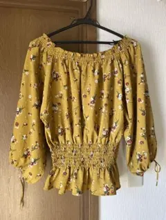 オフショルダー　［アーバンリサーチ］