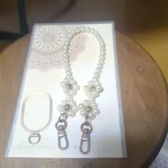 パール風ビーズ ストラップ クリップ付き携帯ハンドストラップ