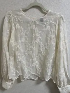 SHEINアイボリー 花柄刺繍 長袖ブラウス