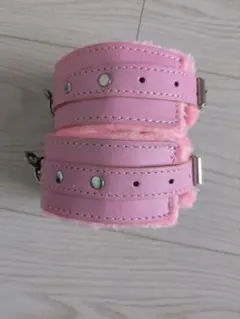 ピンク ファー付きリストバンド コスプレ小物