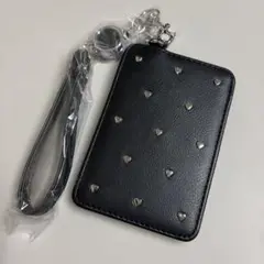 スタッズ ハート　リール付きパスケース 定期入れ　ICカード　ブラック　【新品】