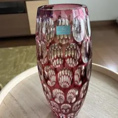 美品　HOYAクリスタル 花瓶 フラワーベース 赤 ガラスのサムネイル