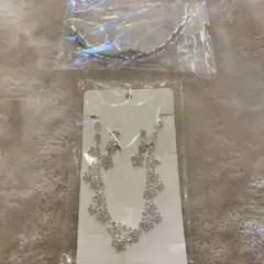 ブライダル　ティアラ、ネックレス、イヤリング3点セット　結婚式　花嫁