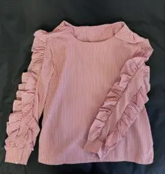 フリル付き赤と白のストライプ長袖トップス