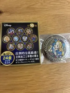 ディズニー　金バッジ　　不思議の国のアリス　キャラクターグッズ