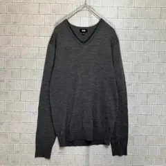 ユニクロ　ダークグレー Vネックセーター S 人気デザイン　人気カラー