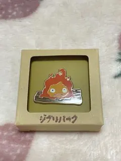 ジブリパーク限定　カルシファー　ピンバッジ　ハウルの動く城のサムネイル