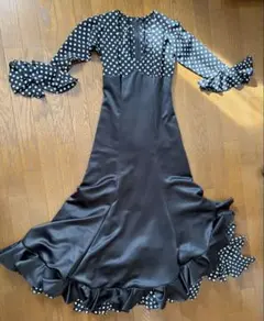 フラメンコドレス 黒と白の水玉模様