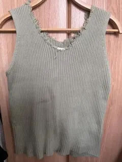 オリーブグリーン ノースリーブニット