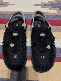 美品 KEEN ブラック UNEEK ユニーク サンダル 編み込み 27.5 - メルカリ