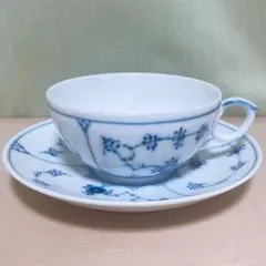 ロイヤルコペンハーゲン ブルーフルーテッドプレイン葉っぱ皿 - メルカリ