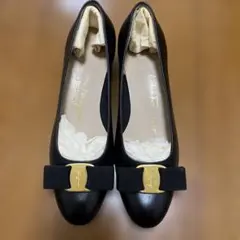 Salvatore Ferragamo ヴァラ パンプス ブラック