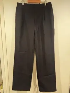 黒 スラックス ストレートフィット