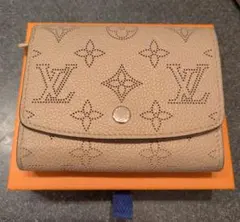 ルイヴィトン　マヒナ 二つ折り財布
