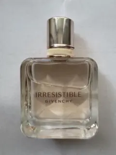 GIVENCHY IRRESISTIBLE（イレジスティブル） オードパルファムのサムネイル