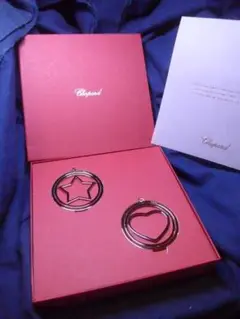 未使用　Chopardの星とハートのオーナメントです。重いものです
