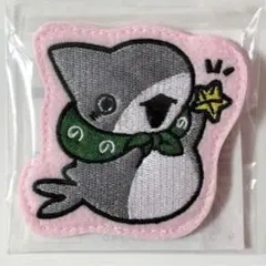 おでかけ子ザメ イトーヨーカドー ワッペンバッジ ピンク - メルカリ