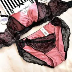 エメフィール　サテン　脇高ブラ　ショーツ　セット　ピンク