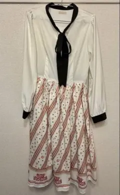 【axes femme アクシーズファム】カップヌードルレトロワンピース
