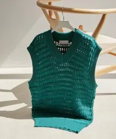 【新品タグ付】　ADAM ET ROPE'　ニットベストのサムネイル