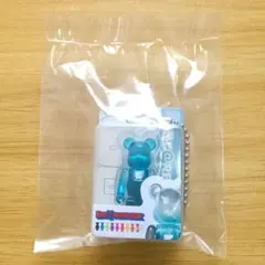 ベアブリック　ガチャガチャ　【クリアブルー】