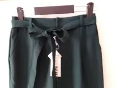 JIZZOインターナショナル　パンツ　リボン付き　ダークグリーン　M　新品