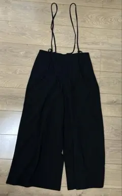 黒いサロペット・オーバーオール